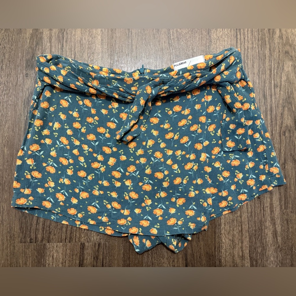 Pull and Bear Skort